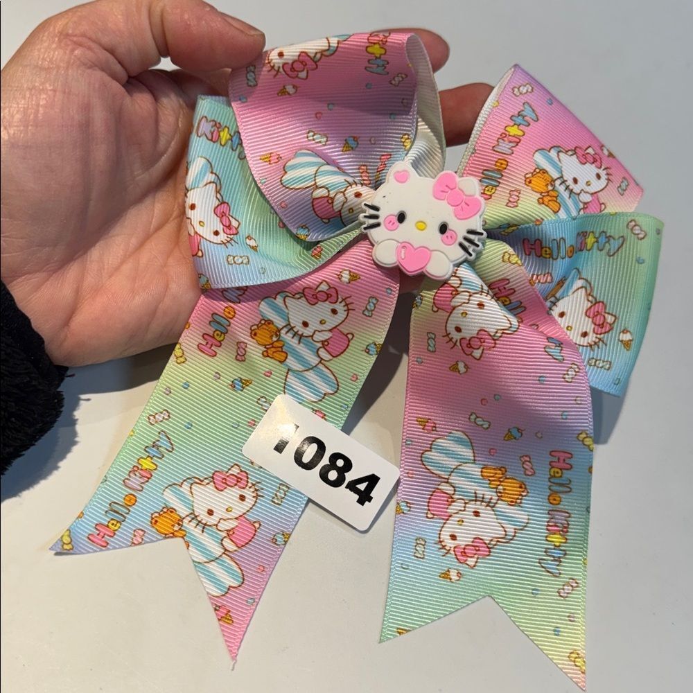 1084 hello Kitty alligator clip hair bow